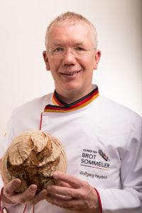 Konditormeister Wolfgang Heyderich ist Brotexperte.