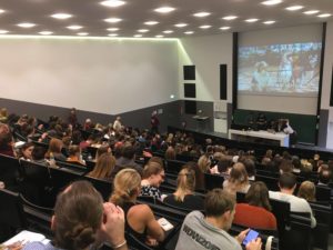 Im Vortrag von Tessa Zaune-Figlar und Valerie Henssen beim V-Edge-Kongress geht es um veganes Hundefutter