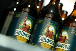Giesinger Flaschen im Regal