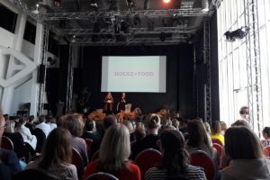 Begrüßung beim Food Trendtag „Willkommen in Foodtopia“